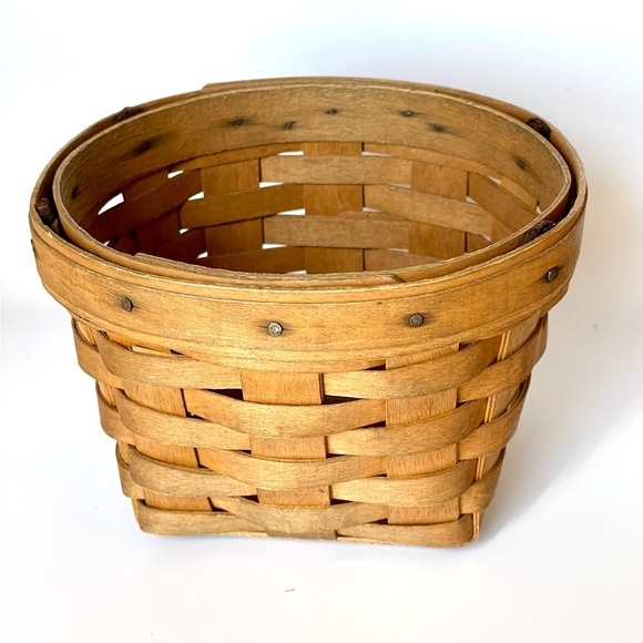 Small round Longaberger basket‎ - Picture 1 of 3